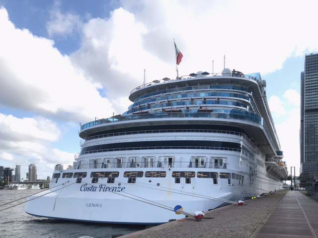  Costa Firenze van Costa Cruises aan de Cruise Terminal Rotterdam